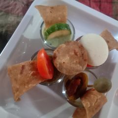 A picture of Aloo ke parathay.
