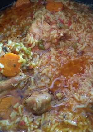 Una foto de Arroz con pollo clásico