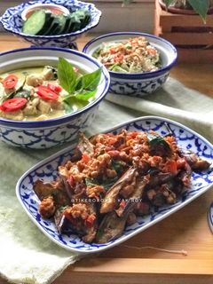 Gambar 🇹🇭 PAD KRA PAO TERUNG & AYAM