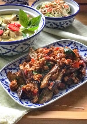 Gambar 🇹🇭 PAD KRA PAO TERUNG & AYAM