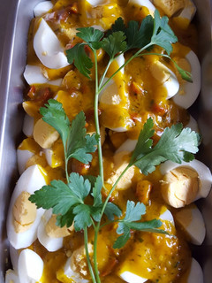 Una foto de Huevos duros en salsa verde en la termomix