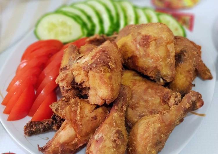 Ayam dan paha goreng ungkep bumbu kuning