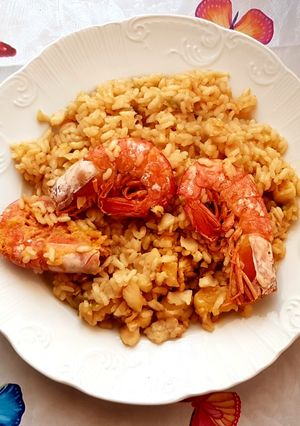 Una foto de Paella de merluza fácil