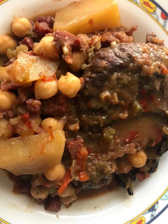 Una foto de Carrilleras con garbanzos