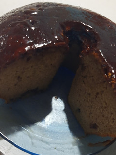 Una foto de Bizcochuelo de chocolate con chips de chocolate y maní