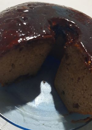 Una foto de Bizcochuelo de chocolate con chips de chocolate y maní