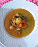 Sopa crema de verduras y hortalizas al curry amarillo hindú