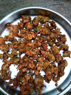 கேரட் பக்கோடா (Carrot pakoda recipe in tamil) செய்முறை முக்கிய புகைப்படம்