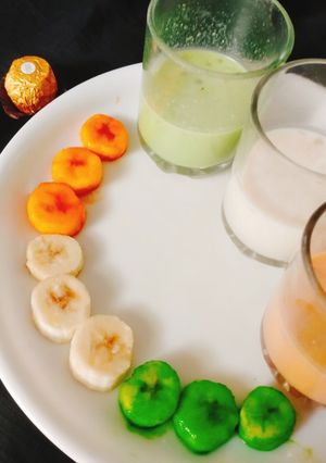 A picture of Tricolor banana shake.