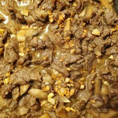 A picture of Garlic Pepper Beef & Mushroom.