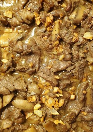 A picture of Garlic Pepper Beef & Mushroom.