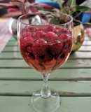 Vino rosado con frambuesas