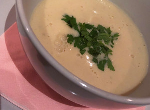 صورة لوصفة شوربة البصل اللذيذة 🧅🍵 Onion Soup