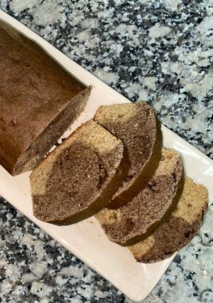 Una foto de Budín de banana integral🍰🍫