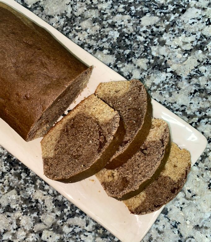 Una foto de Budín de banana integral🍰🍫