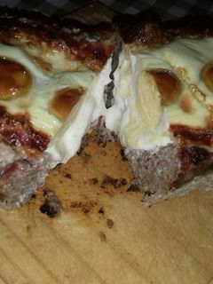 Una foto de Pan de carne relleno con queso 😋