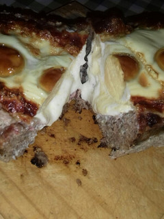 Una foto de Pan de carne relleno con queso 😋