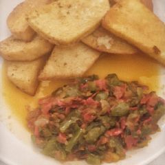 A picture of Spiced fried yam with pepper sauce.