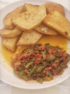A picture of Spiced fried yam with pepper sauce.