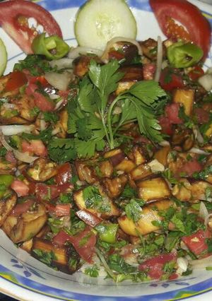 صورة لوصفة سلطة البادنجان المقلي 🍅🍆🌶