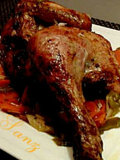 Una foto de Pollo asado con verduras