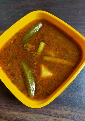 A picture of Sindhi besan curry.