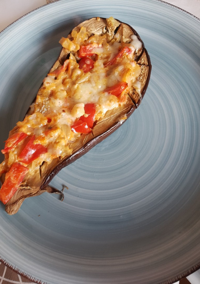 Una foto de 🍆 Berenjenas rellenas de pimiento 🌶 y queso crema🧀