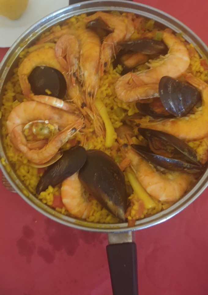 Una foto de Paella de marisco