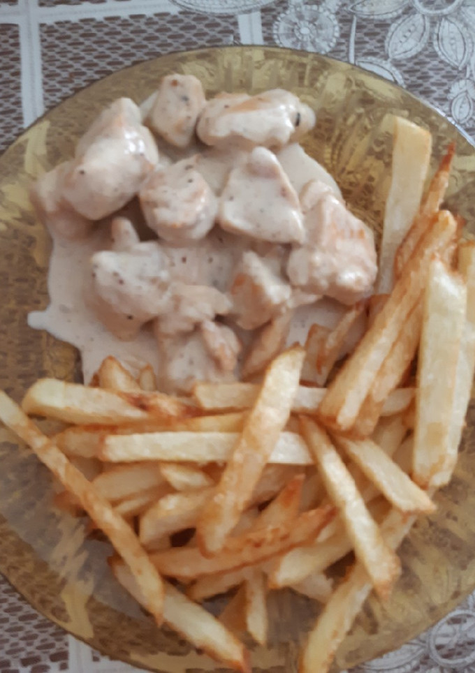 Una foto de Pollo con nata 😋