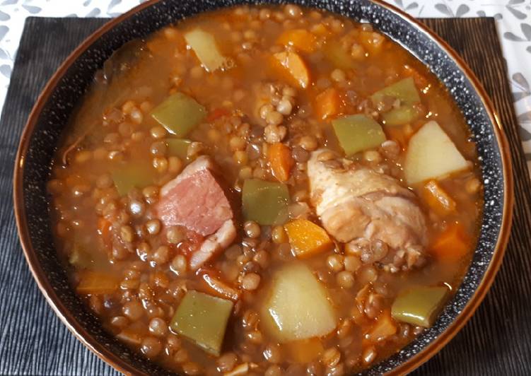 Lentejas con jamón y pollo