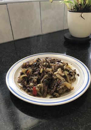 A picture of Lamb liver with chilli and onion.