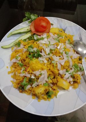 पोहा (poha recipe in hindi) रेसिपी मुख्य फोटो