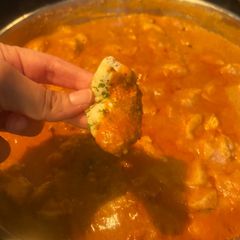 Butter chicken 🥘 🇮🇳 A picture of Butter chicken 🥘 🇮🇳.