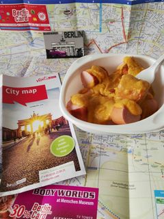 Una foto de Currywurst