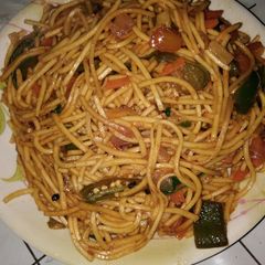 A picture of Chow mein.
