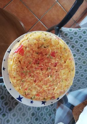Una foto de Tortilla de papas y carne