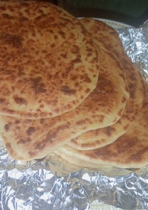 A picture of Butter Naan Bread.