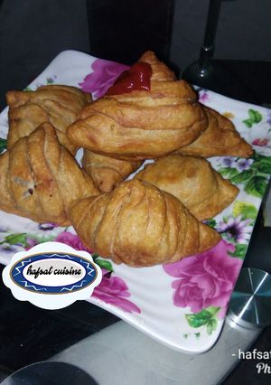 A picture of Indian samosa.