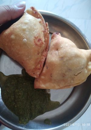 आलू समोसा(aloo samosa recipe in hindi) रेसिपी मुख्य फोटो