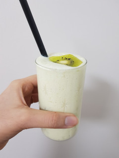 A picture of Kiwi Milkshake.
