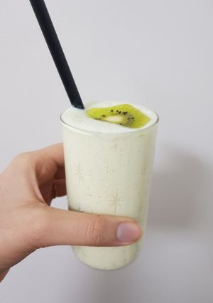 A picture of Kiwi Milkshake.