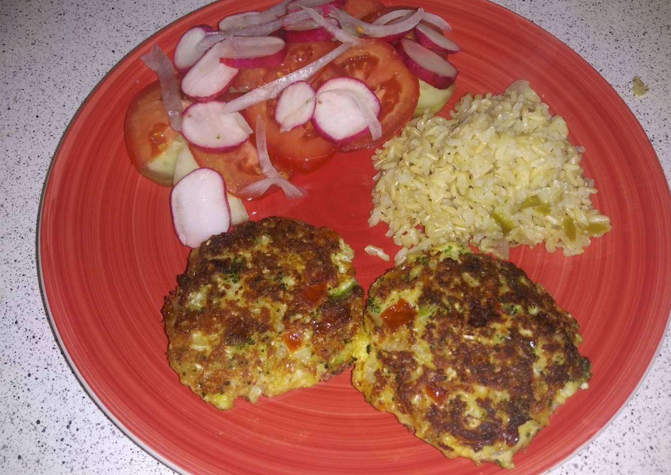 Tortas de brócoli, coliflor y pollo