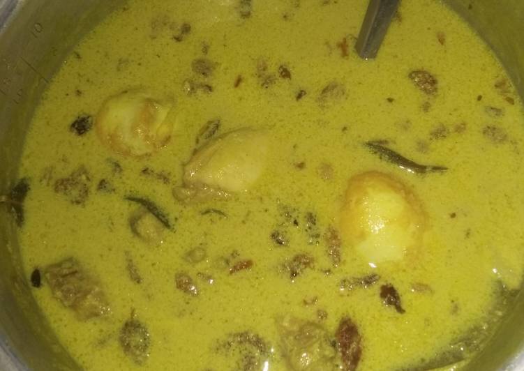 Langkah Mudah untuk memasak Opor kuning ayam telor kentang yang Lezat
