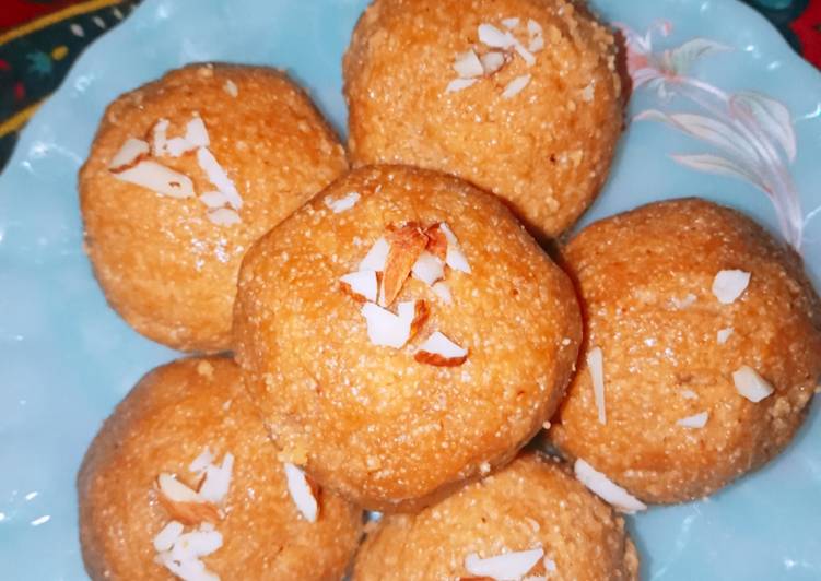 Recipe of Homemade Rava besan ladu