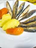 Xoubas (sardinillas) fritas en harina de maíz