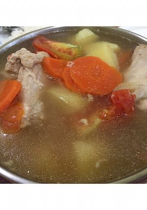 รูปของ ต้มซุปไก่🐔🥔🥕🍅
