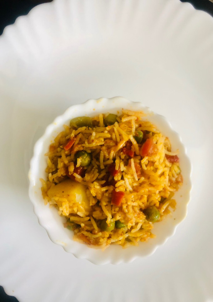 તવા પુલાવ (Tawa Pulao Recipe In Gujarati) રેસીપી મુખ્ય ફોટો