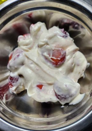 Una foto de Postre Súper Fácil que nunca pasa de moda, frutillas con crema
