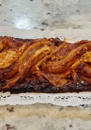 Una foto de Trenza de hojaldre y turrón de Jijona