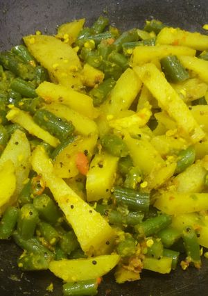 आलू बीन्स की सब्जी (aloo beans ki sabzi recipe in Hindi) रेसिपी मुख्य फोटो